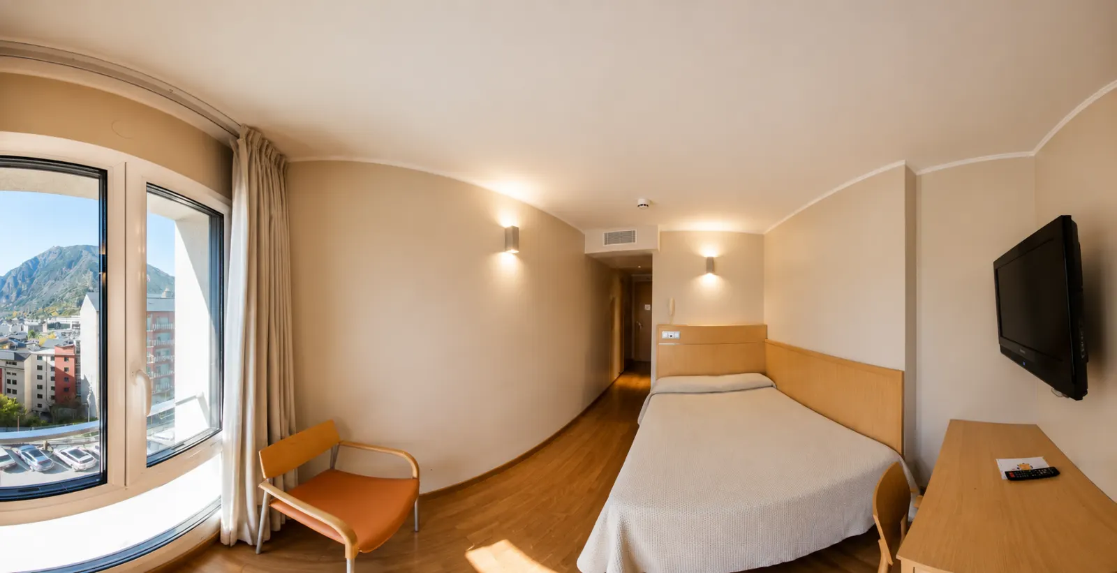 Habitación con vista a los Pirineos