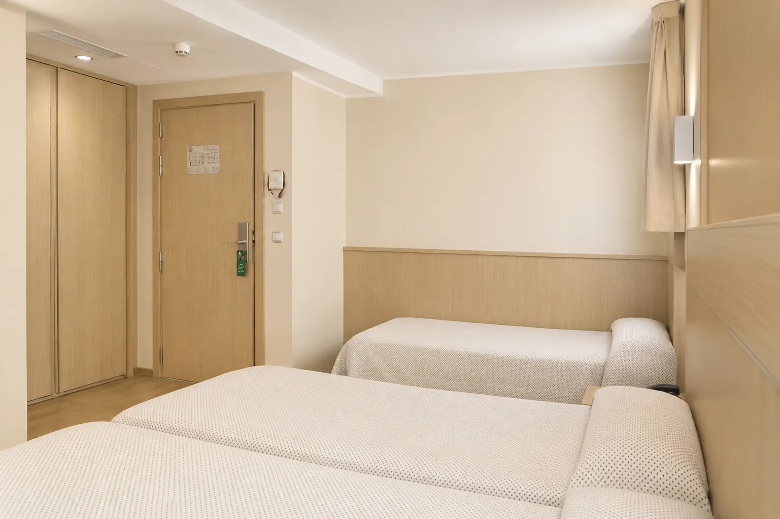 Habitación triple con cama supletoria