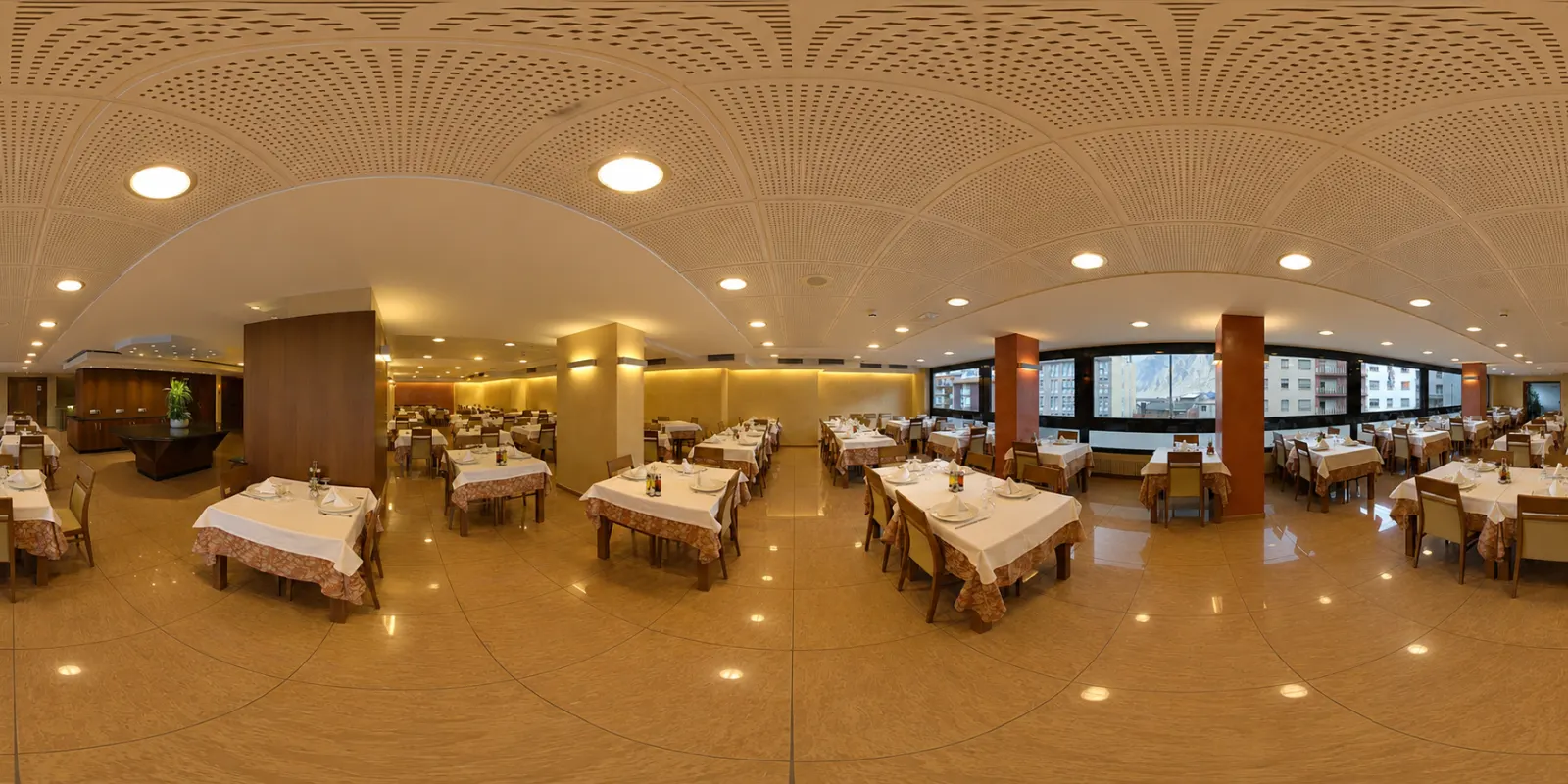 Restaurante con vistas a los Pirineos